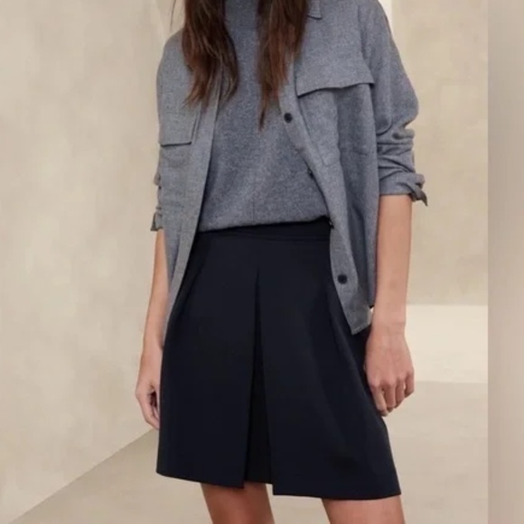 Banana Republic Black Trueno Skirt Box Pleated A-line Mini Zips at Back Size 14 - Picture 2 of 6